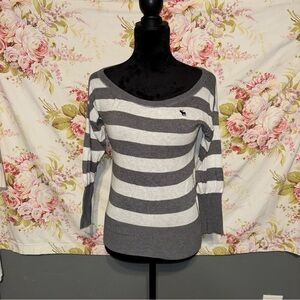 Abercrombie gray and white striped Sweatshirt
Size XL